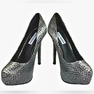 Steve Madden Monochrome Platform Heels